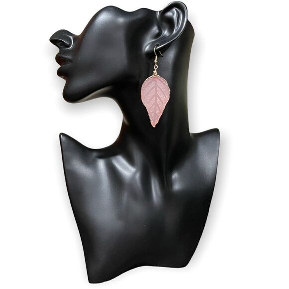 3/$25❗️Fashion Jewelry Leaf Drop Earrings - Picture 1 of 3